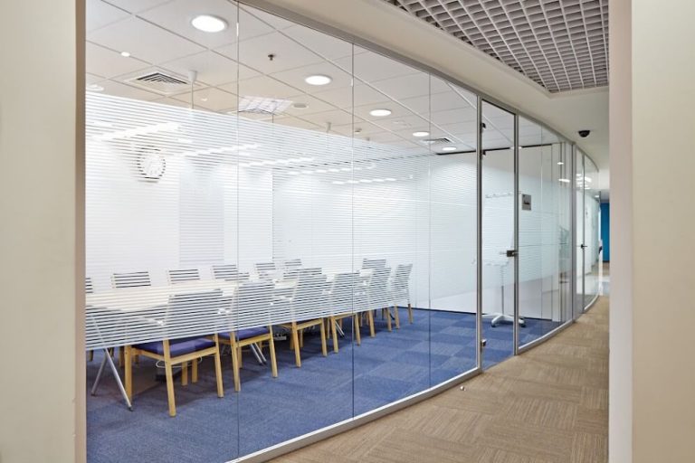 Зеркала и панно